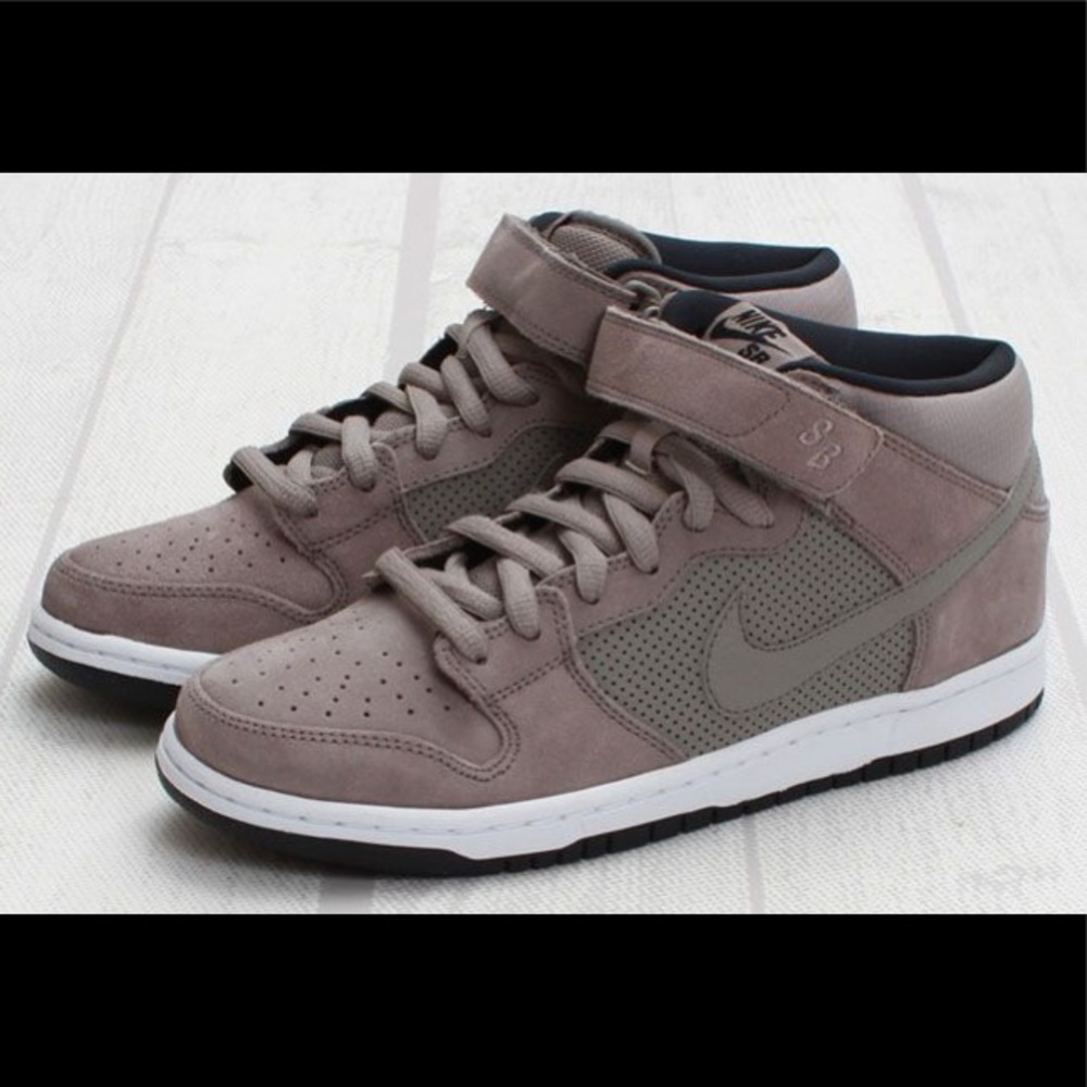 Nike Dunk SB Mid Sport Grey suede size men’s 4.5 / woman’s 6